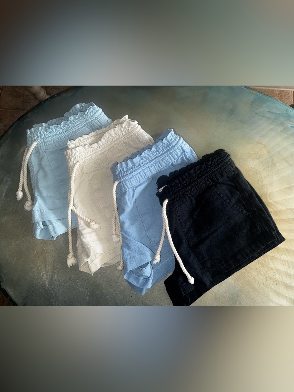 4 pairs of ROXY beachy shorts - Picture 3 of 7